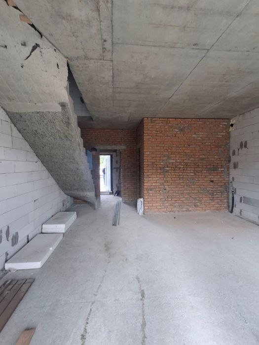 Продам Таунхаус на вул. Молодіжній, 103 м², ділянка 1,8 сотки — 79 000 $. Автономне Опалення. Власне Паркомісце. Готові Документи.