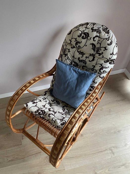 Fotel bujany rattanowy