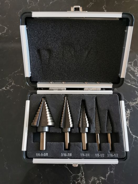 Набір ступінчатих сверл кобольтових 50 розмірів в алюмінієвому боксі