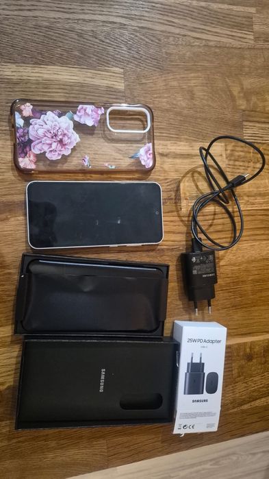 Samsung s23 fe + etui i ładowarka