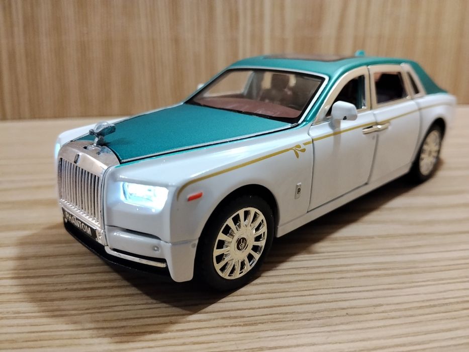 Модель авто Rolls-Royce phantom 1:32 автоэксперт Металл,свет,звук,инер