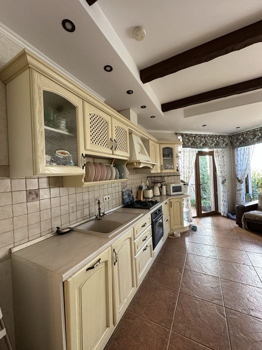 Будинок в класичному стилі. Для Родини в затишному місці біля моря.