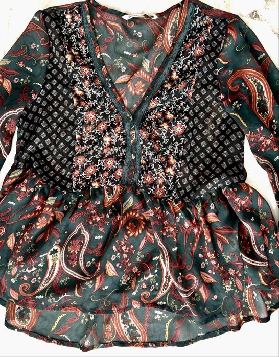 Przewiewna bluzka Stradivarius rozmiar S z baskinką