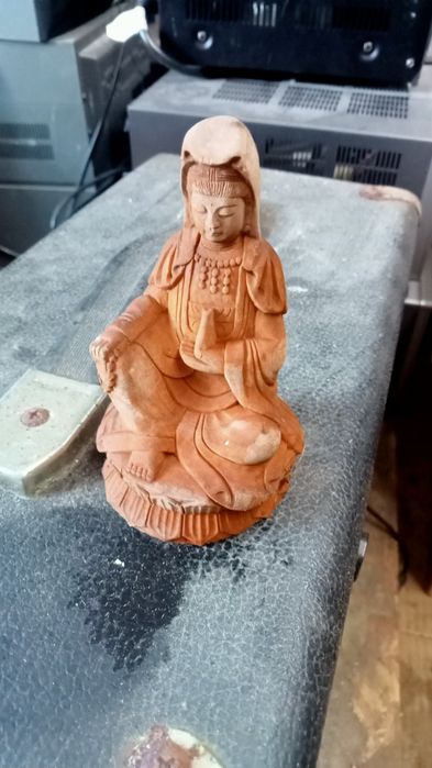 Figurka z drewna Budda