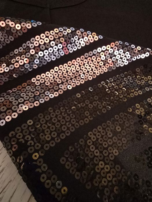 Sukienka z odkrytymi plecami