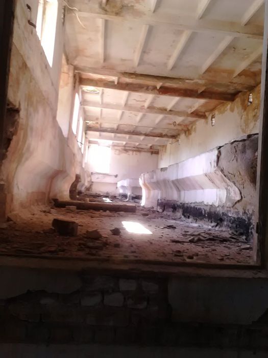 Выкупаем.Дома,коровники,строения ,под разбор на стройматериалы