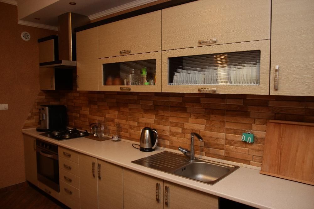 Здається житло подобово, тихе місце.