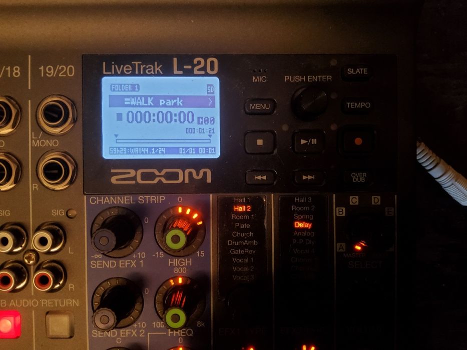 Zoom LiveTrak L-20