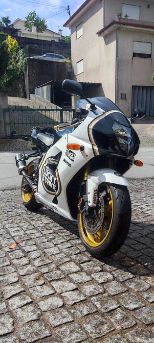 Suzuki GSXR 1000 k4