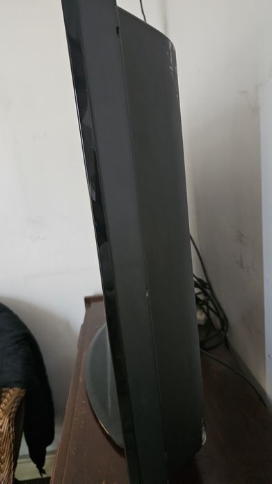 TV SHARP 32' com base e comando