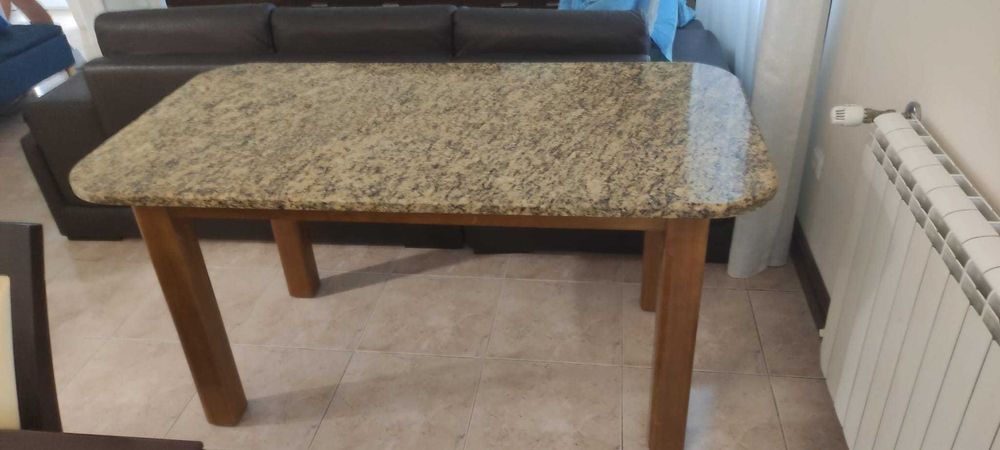 mesa cozinha com tampo de granito polido e 6 cadeiras incluidas