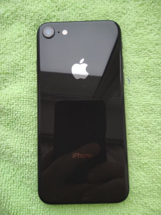 iPhone 8 64Гб ідеал