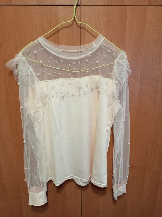 Продам блузу тілесного кольору