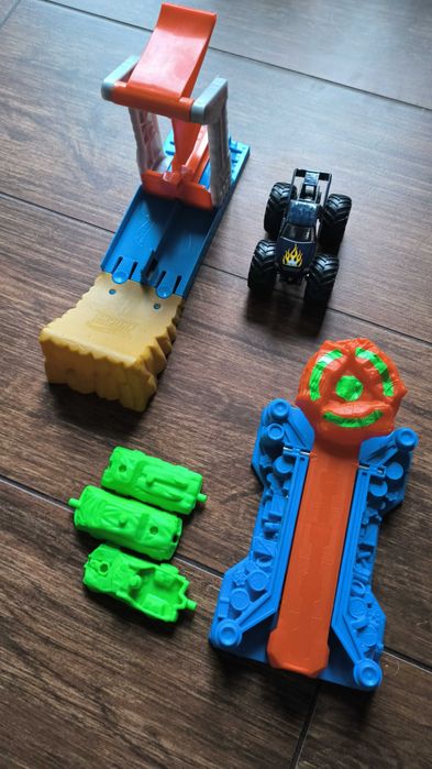 Hot wheels monster truck wyrzutnia