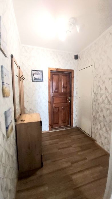 Продам 1комнатную, 18300