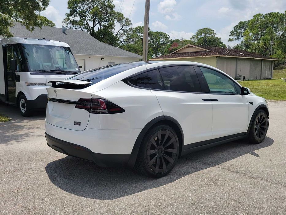 Tesla Model X      2022