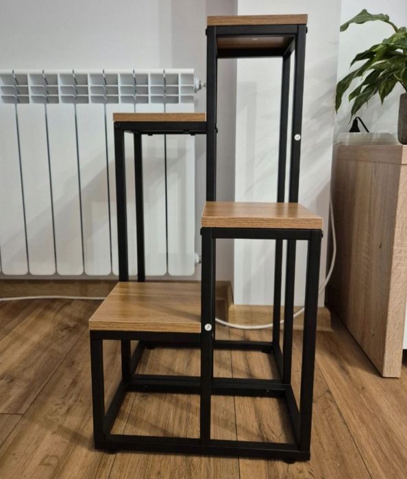 Stojak na Kwiaty typu Loft 4 Poziomy Metalowa Konstrukcja na doniczki