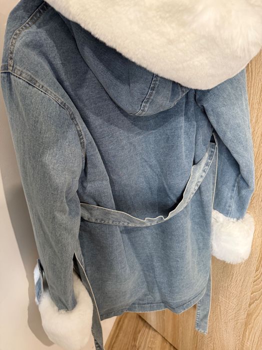 Kurtka jeansowa z futerkiem . Oversize