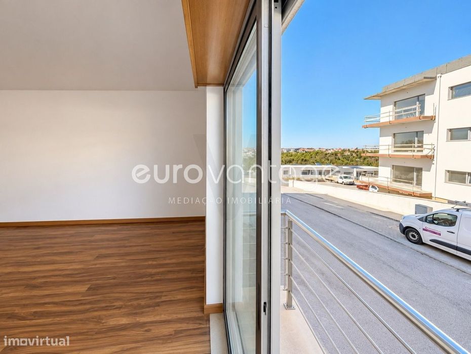 Apartamento T2+1 com 2 Garagens & Sótão | Casal dos Matos, Pousos,...