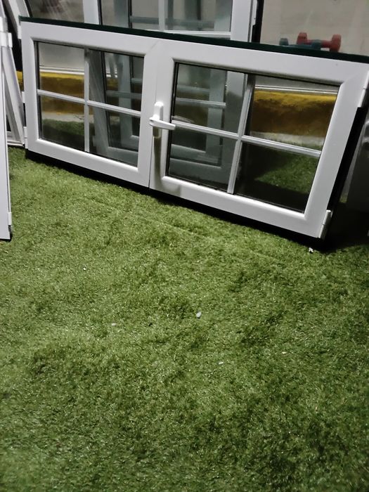 Janelas alumínio branco vidro duplo quadriculado abrir oscilobatentes