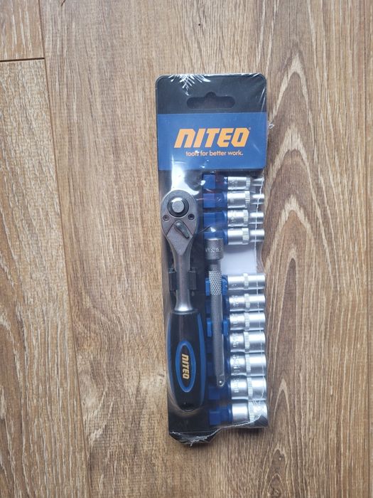 Grzechotka 1/4" z zestawem nasadek