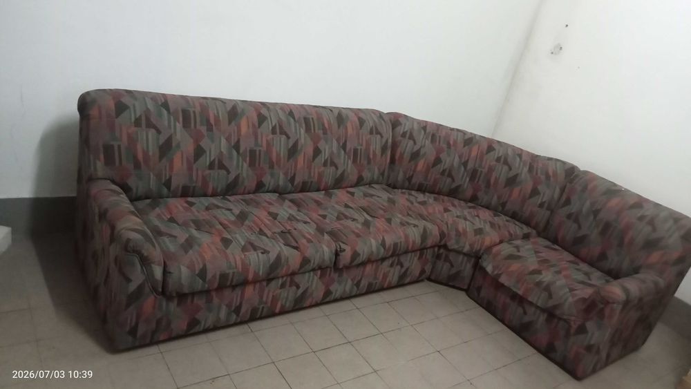 Sofá 5 lugares e pufs
