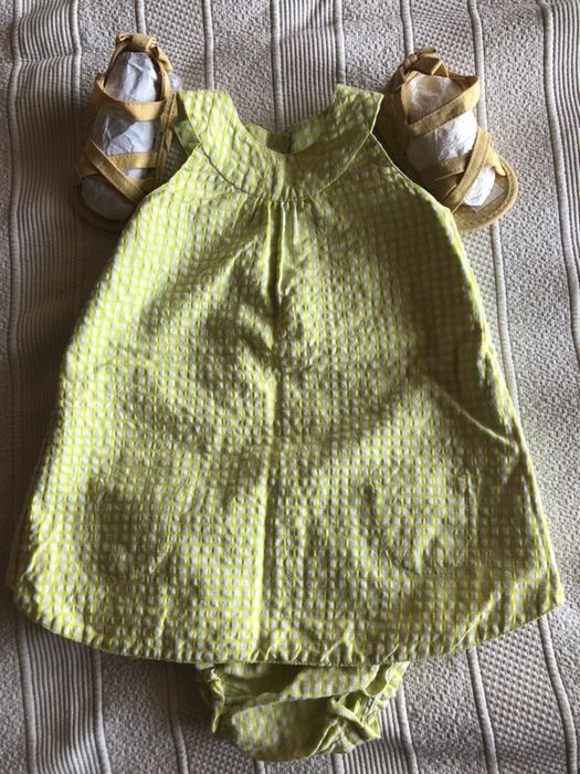 Conjunto de menina e sandalias Charanga