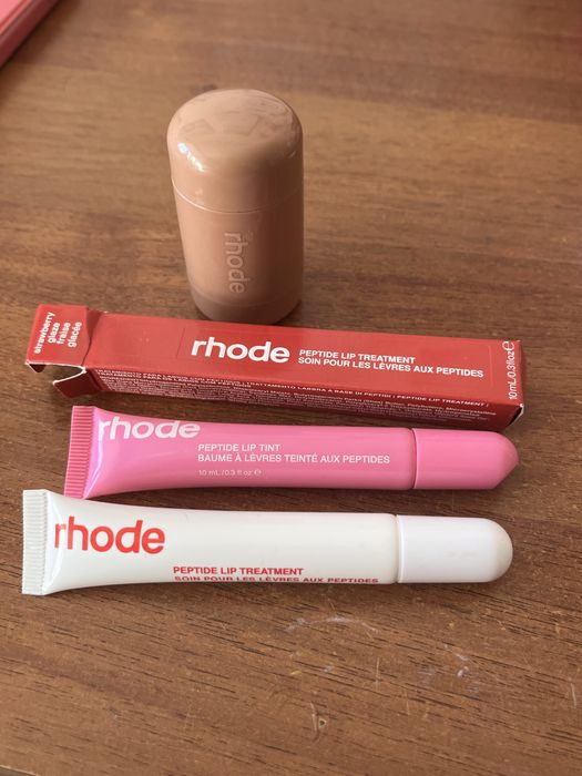 Косметика Rhode.