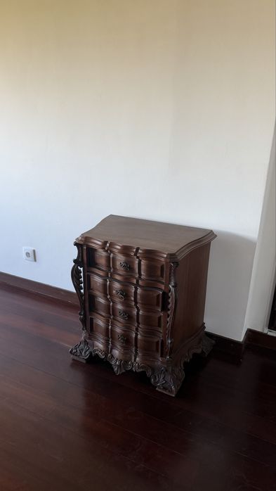 Mesinha de quarto