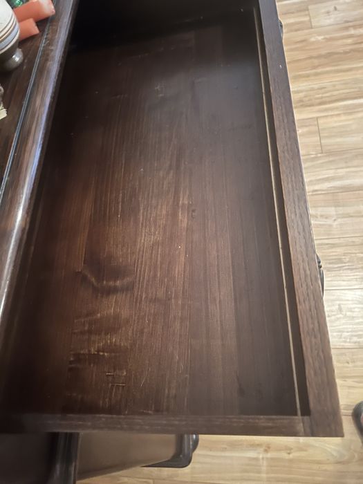 Aparador em madeira de castanho