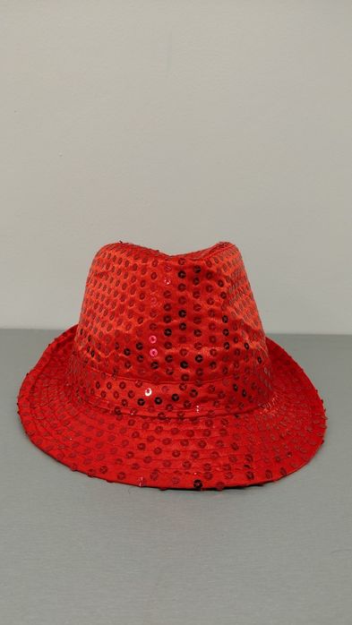 Капелюх з паєтками