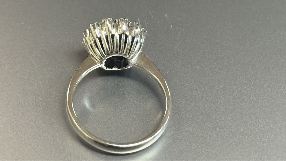 Piekny Pierścionek wykonany ze złota ocechowanego pr. 750 27