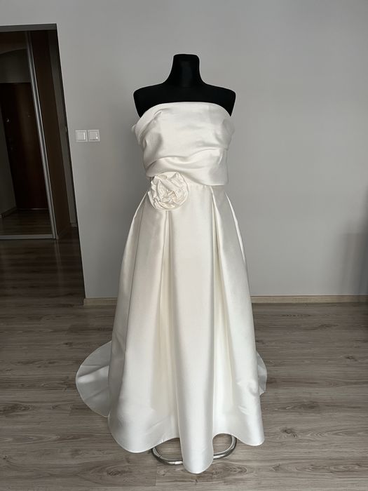 Suknia ślubna, rozmiar 40, klasyka i ponadczasowość