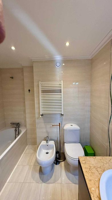 Apartamento T3, com 2 lugares de garagem e Arrumos, Zona Norte-VNF