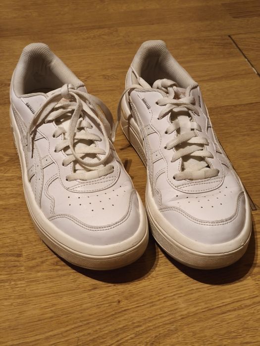 Tênis ASICS brancos