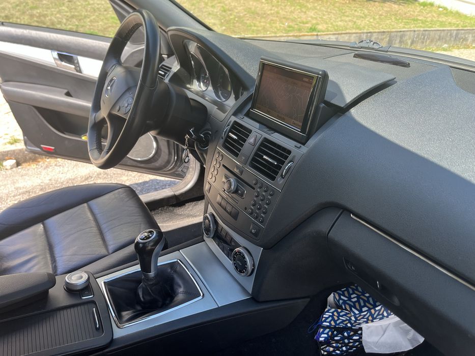 Mercedes c 200.
