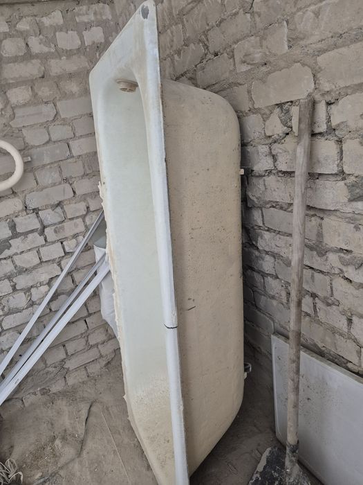 Відам безкоштовно Чугуна вана