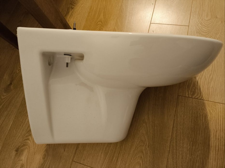 Miska WC podwieszana Cersanit z deską