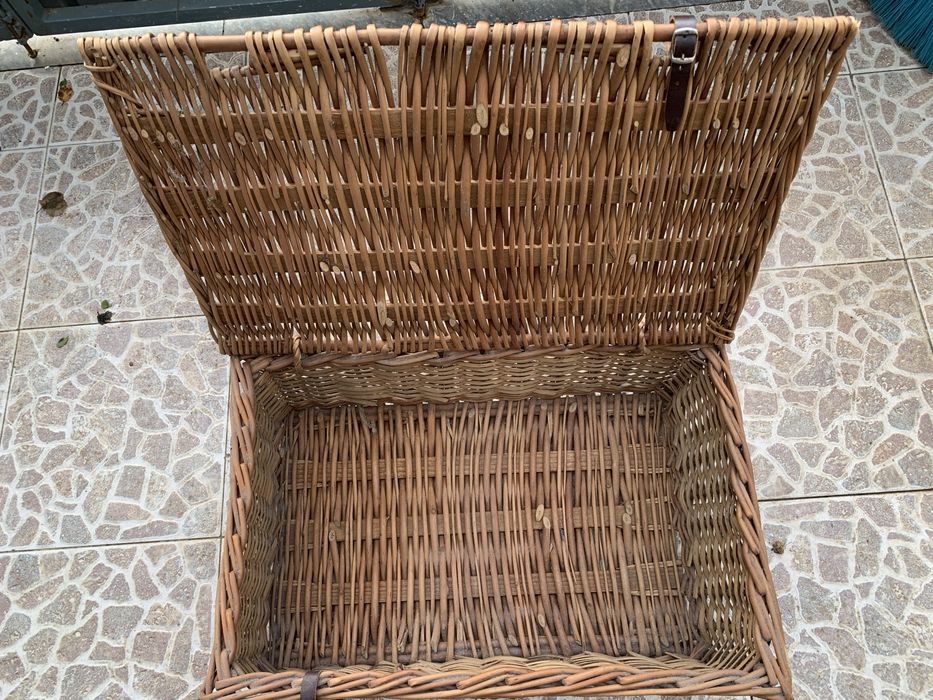 Duas Cestas de piquenique Clássicas com tampa