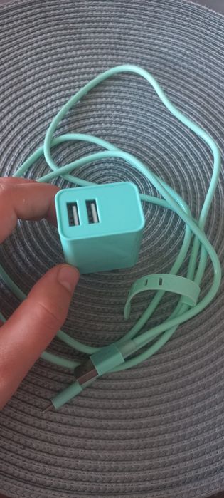 Ładowarka dwa wejścia usb plus silikonowy kabel typu C