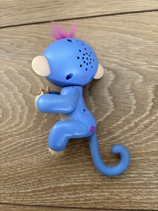 Małpka (WowWee Fingerlings) + plac zabaw