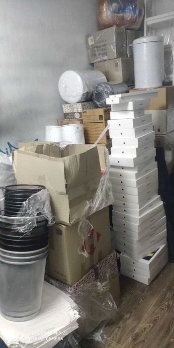 Мусорные ведра белые с крышкой 8л и сетка 27*30 кв