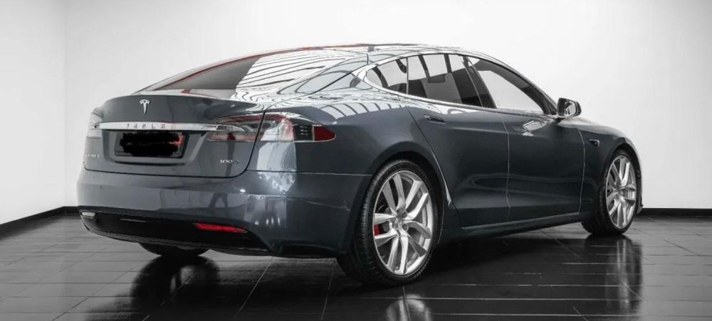 Tesla Model S 100 d