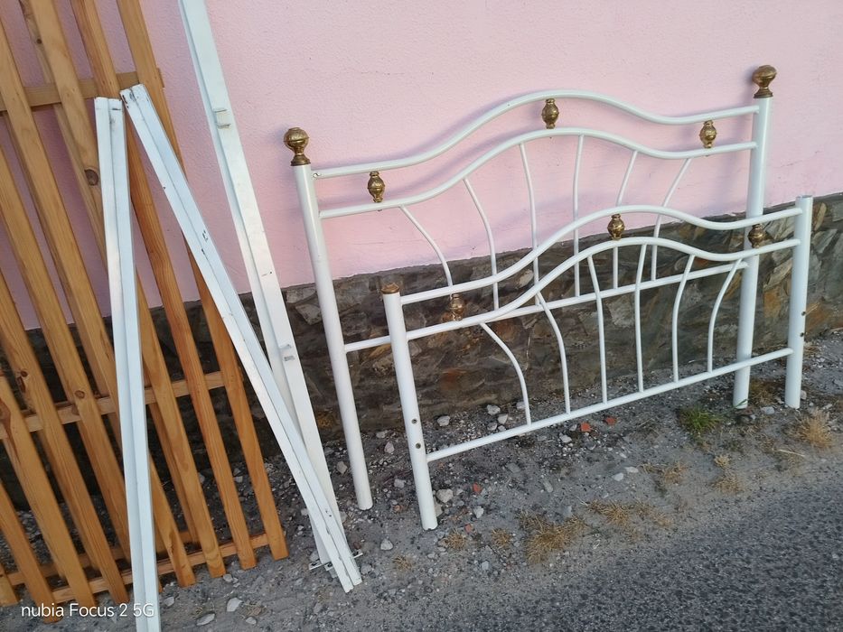Cama de ferro de casal ranca com colxaoxao