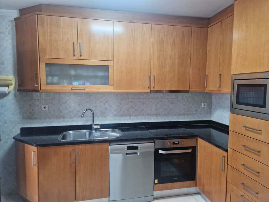 Cosinha em madeira com bancada como nova  nova