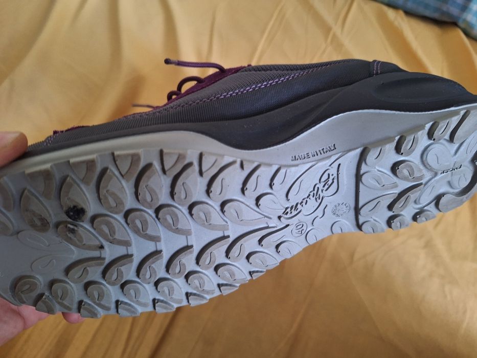 Продам женские защитные ботинки Giasco 40 размер