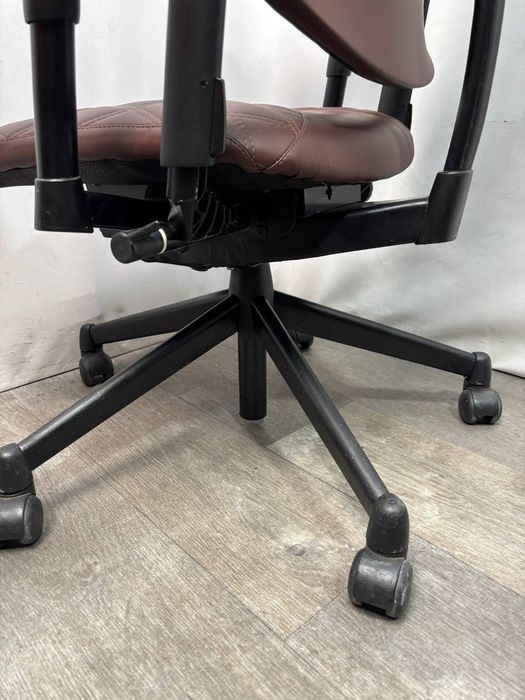 Steelcase Please  стілкейс стилкейс Ортопедичне ергономічне комп'ютерне крісло  з поясничною підтримкою