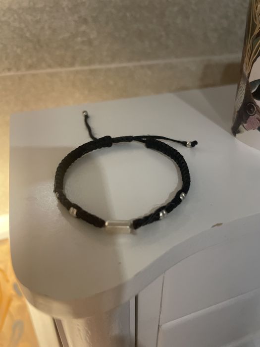 Pulseira ajustável preta e prata