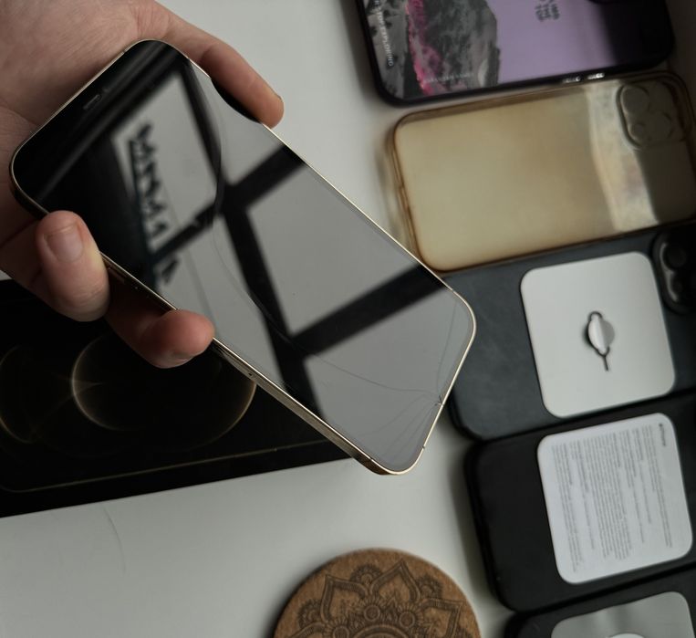 iPhone 12 Pro Max 256gb Gold с коробкою, не кручений не розбирався.