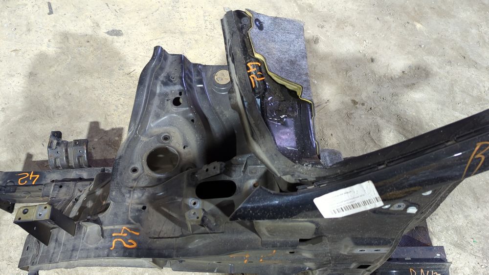 Чверть передня ліва для Hyundai Santa Fe 2017-2019